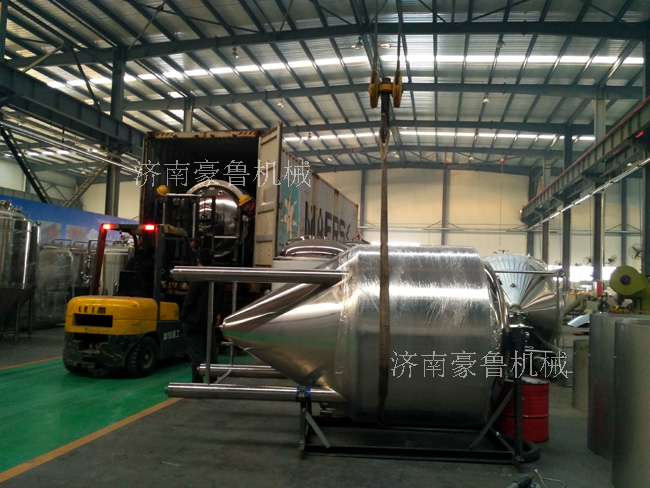 车间工人在搬运九游在线官方官网